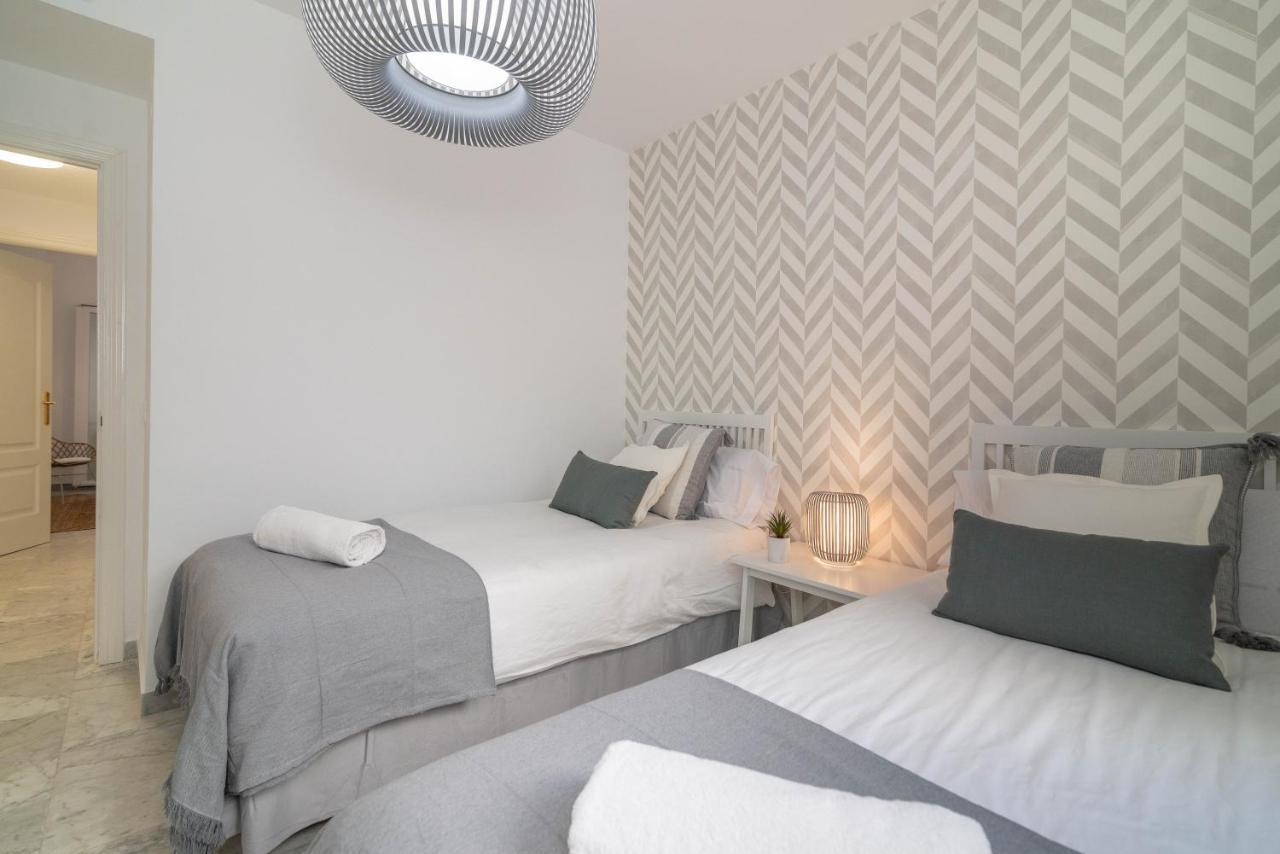 Whispering Palms Apartment *